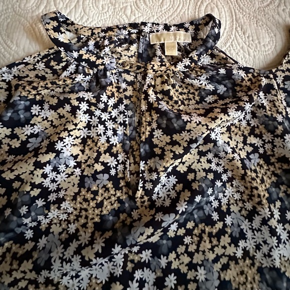 MICHAEL Michael Kors. Top cold shoulder blouse. Size OX - Picture 13 of 13